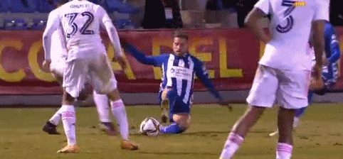 美职联半场：萨比、拉沃尔达破门，温哥华白浪2-0洛杉矶FC