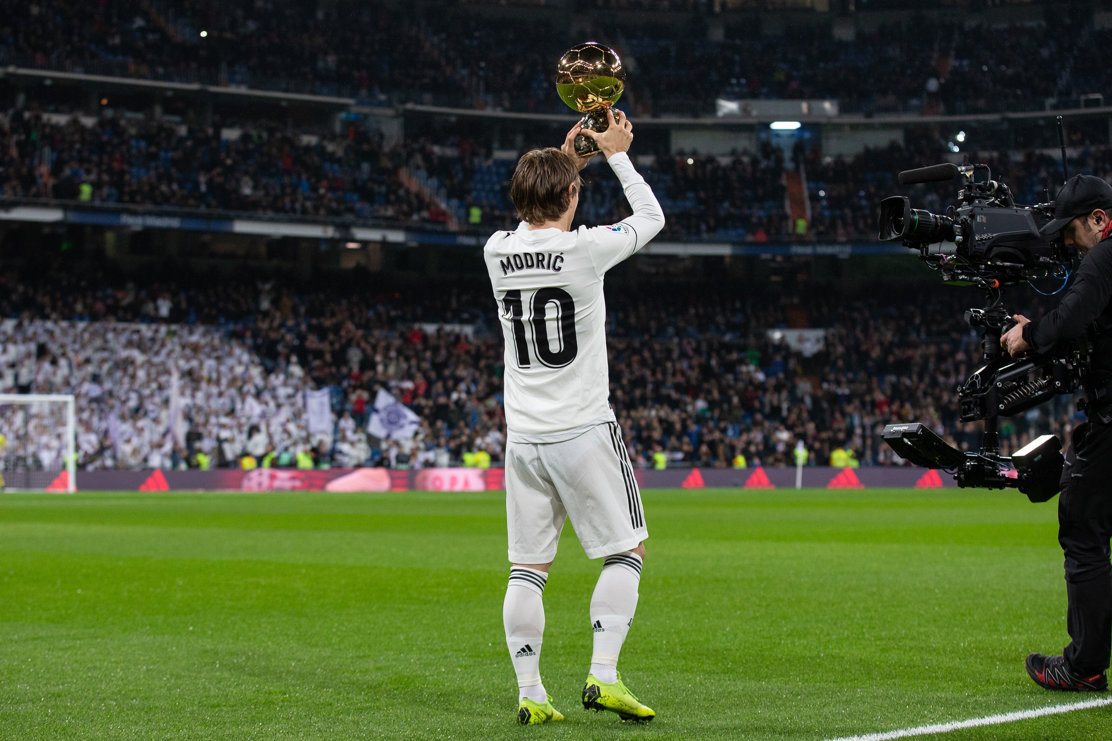 于根伟：杨梓豪的续约存在变数；目前看朴韬宇回归可能性不大